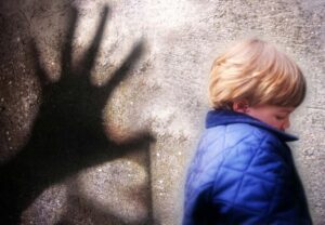 Da un paio d'anni la bambina era oggetto di attenzioni morbose