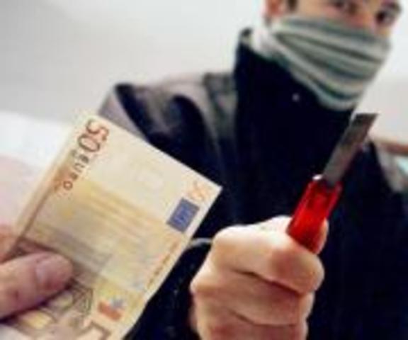 Rapina alla Banca agricola di Comiso, bottino di 6 mila euro