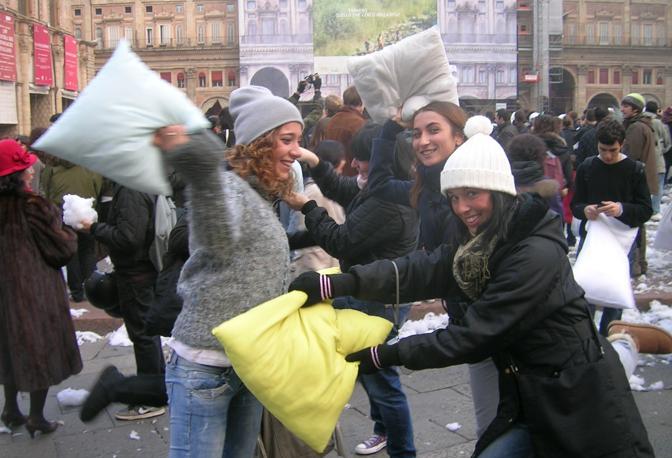 A Santa Croce la guerra dei cuscini