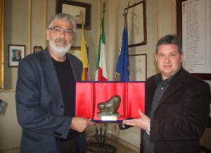 Leone di Bronzo a Sua Santità