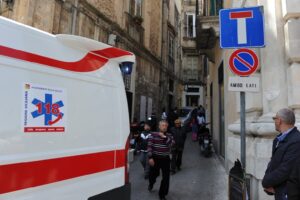 Ambulanza bloccata