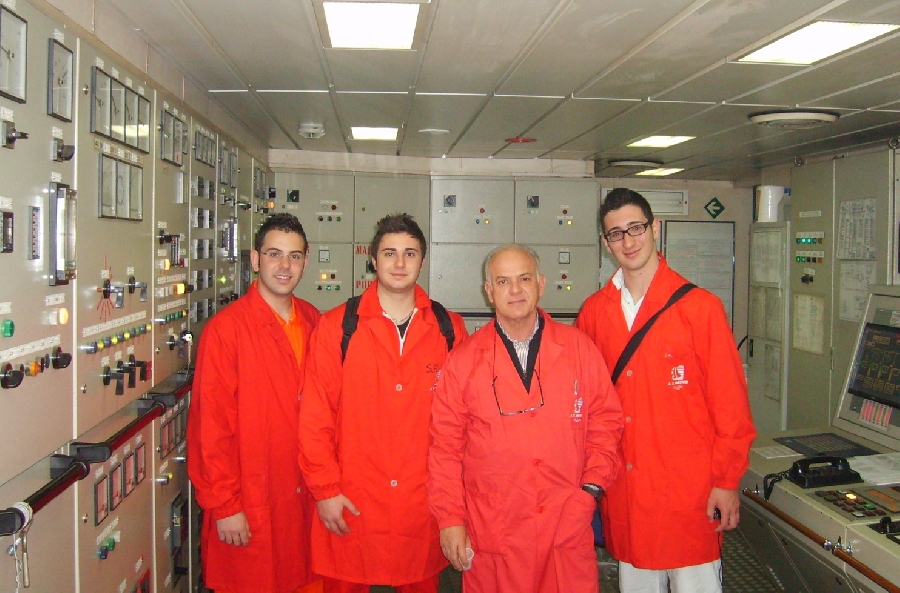 Gli studenti del Nautico di Pozzallo al comando di una nave Grimaldi