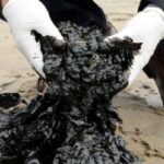 Petrolio sversato in mare