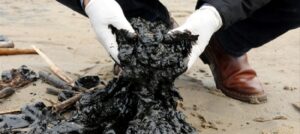 Petrolio sversato in mare