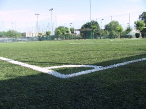 Campo in erba sintetica