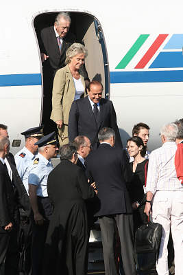 Berlusconi snobba Comiso e vola via