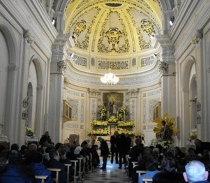 Cade un cornicione dalla chiesa di San Giuseppe