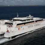 Il catamarano 'J