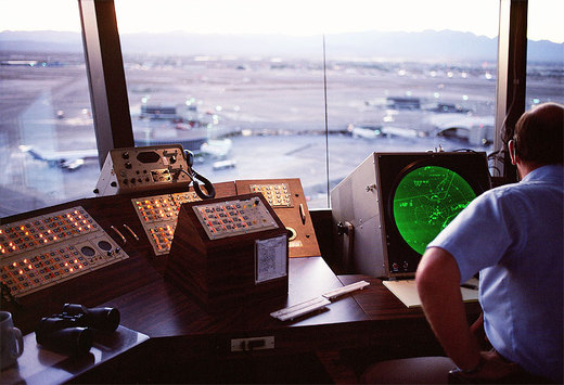 Aeroporto, chi paga i controllori di volo?