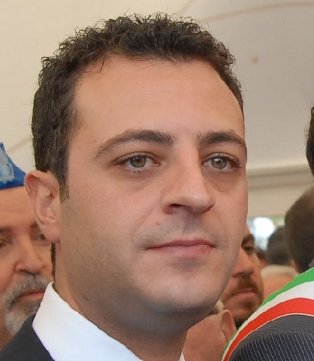 La fallimentare strategia di Nino, isolato e senza sfiducia