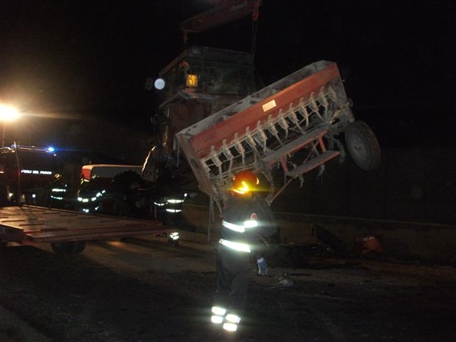 Scontro auto-trattore, grave un giovane