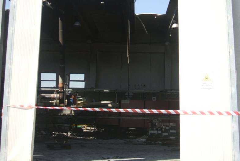 Incendio distugge la Ceramica Iblea srl