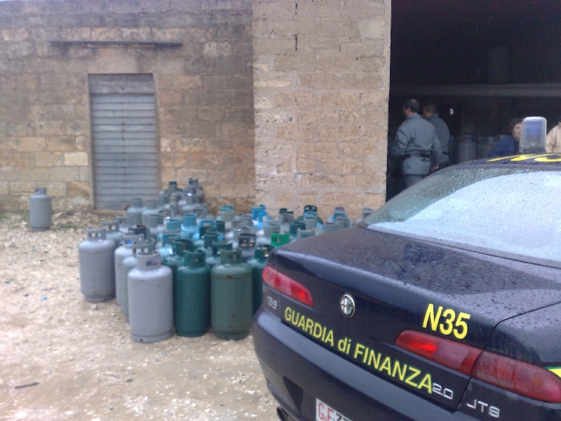 Sequestrato un deposito abusivo di bombole di gas