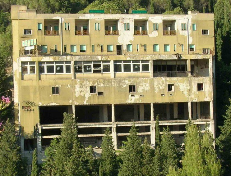 In vendita l’ex Hotel La Pineta