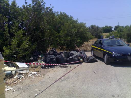 Blitz della GdF, sequestrata un’area per rifiuti pericolosi