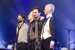 Flop dei Bluvertigo a Scoglitti. Le proteste di uno spettatore