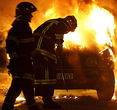 Incendiato un autocarro a Cava d’Aliga