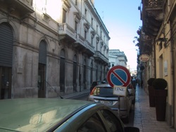 Via Nazionale, meno 4 posti macchina