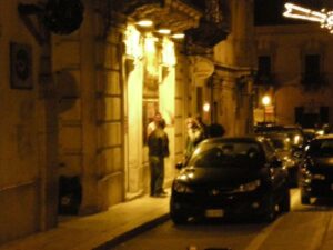 Via Nazionale, notte di violenza al sapore di guerriglia urbana