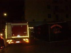 Incendio di una baracca della frutta in viale I Maggio