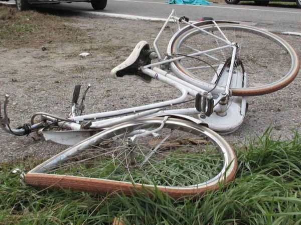 Incidente mortale, rumeno in bici travolto da un’auto