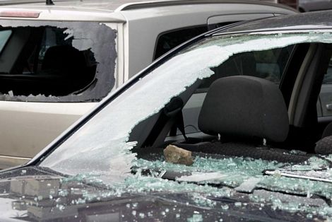 Sassi contro le auto in transito, denunciati due minori