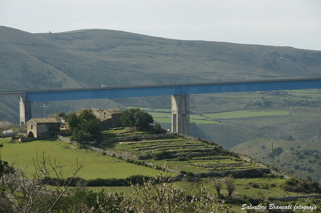 Santacrocese tenta suicidio dal ponte Costanzo