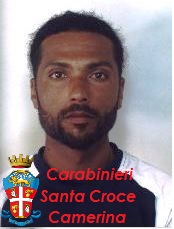 Tunisino molesta passanti e carabinieri, arrestato