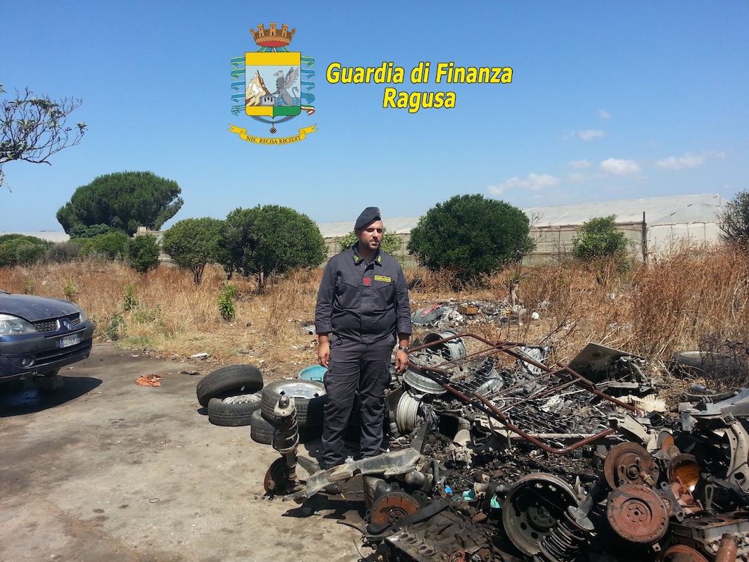 Finanza denuncia meccanico marocchino per ricettazione e discarica abusiva