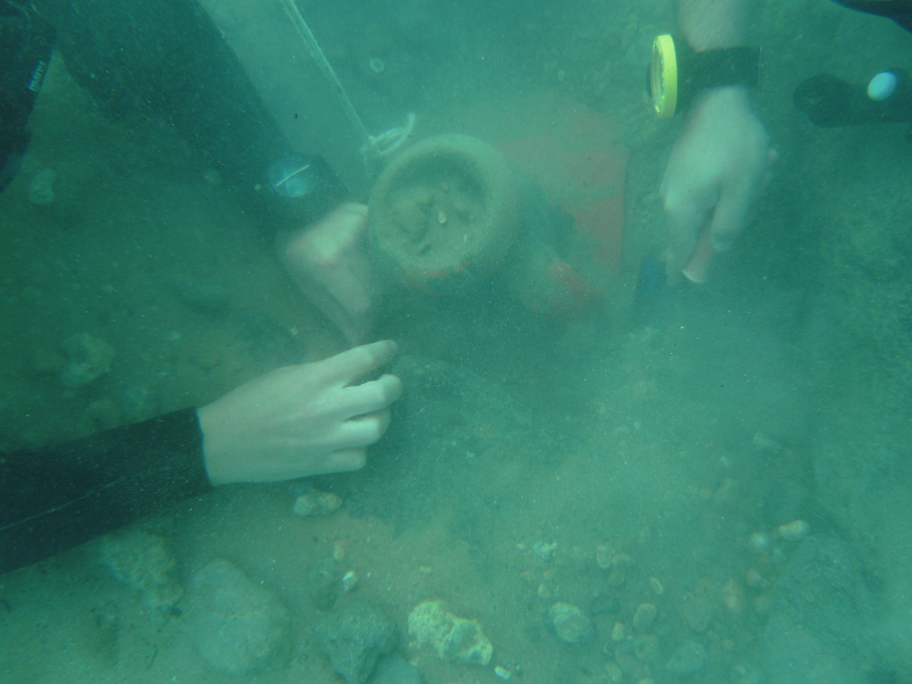 Recuperata un’antica anfora a Punta Secca