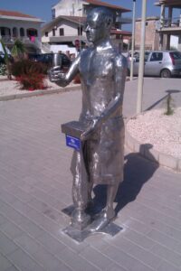 La statua del commissario montalbano