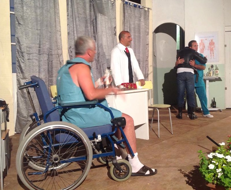 Il teatro è in spiaggia a Caucana