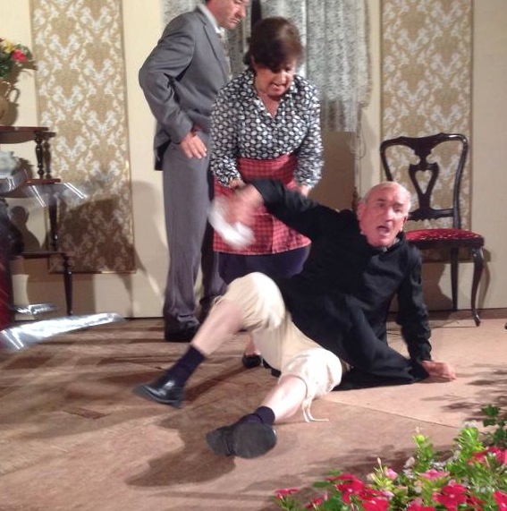 Turi Badalà in spiaggia a Caucana