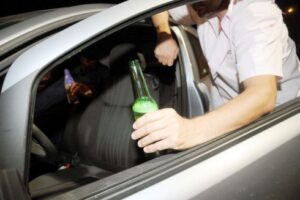 Ubriaco causa due incidenti