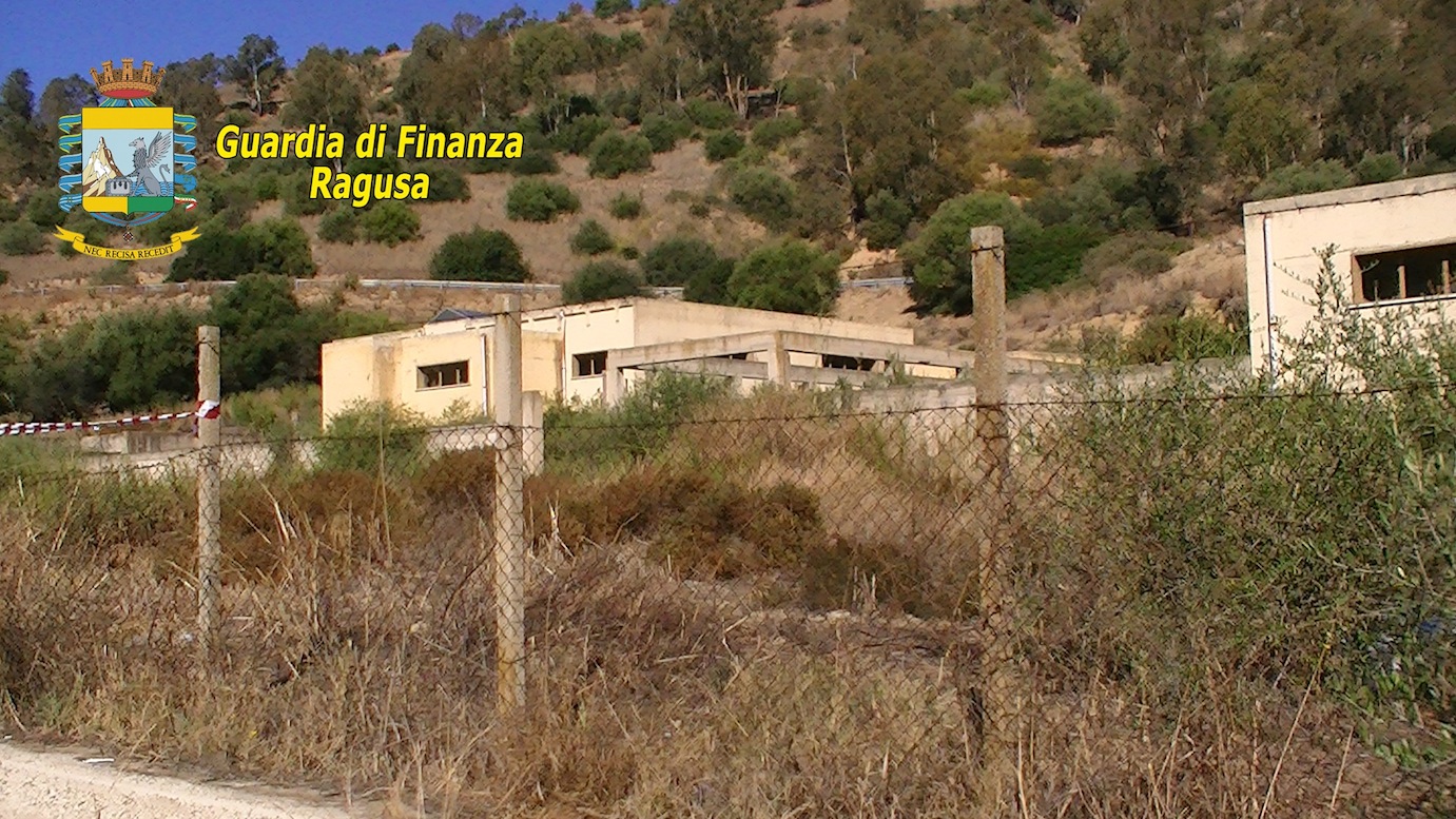 Una discarica abusiva all’ex macello di Acate