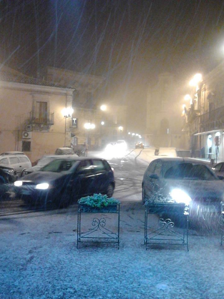 Nevica. Sì, nevica