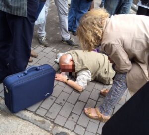 Cade a terra e muore