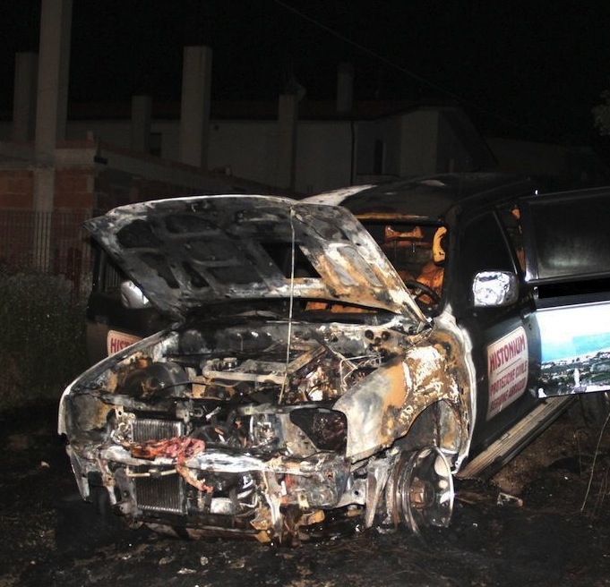 Incendiati due fuoristrada