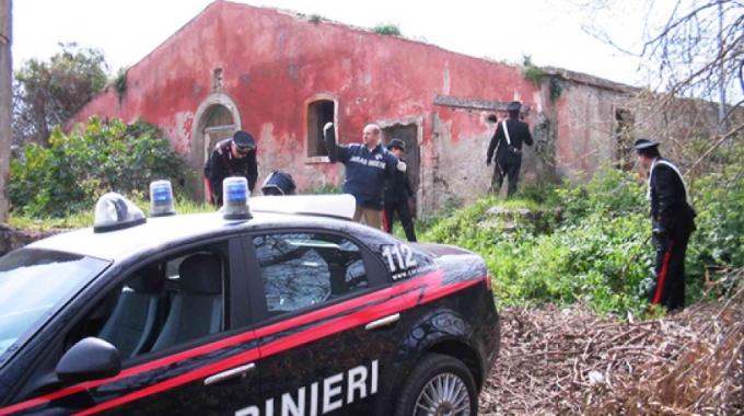 Sparatoria in un casolare, tre feriti, arrestati 4 rumeni