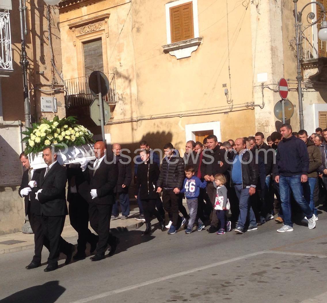 Una processione in gloria per Klevis