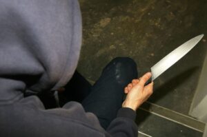 Minaccia con coltello