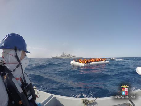Migranti:1800 soccorsi in Canale Sicilia