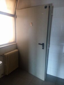 Una porta accatastata