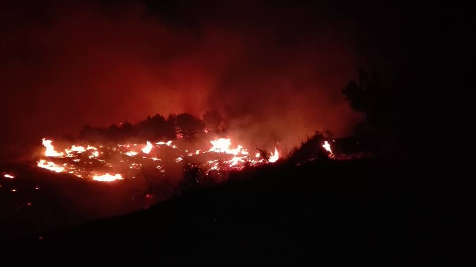 Notte di incendi a Monte Casasia e a Ragoleto