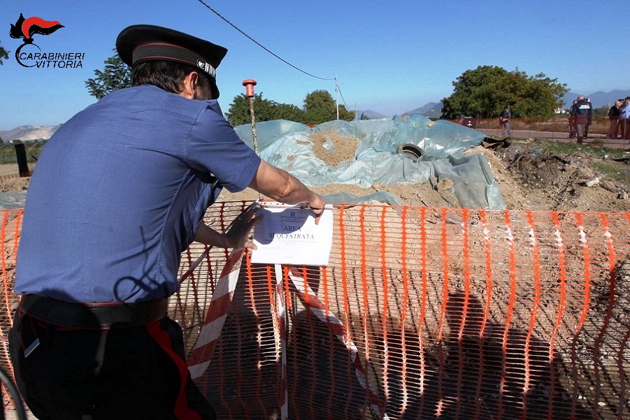 Discarica abusiva di 5 mila metri quadri, denunciate due persone