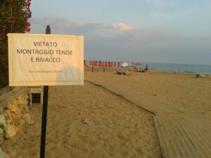 Divieto campeggio