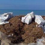 Discarica abusiva sul mare