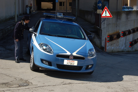Picchiarono ventenne, 11 denunciati