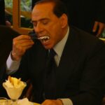 Berlusconi mangia il gelato