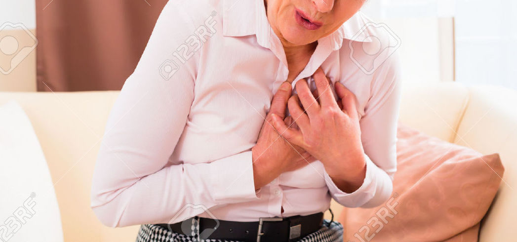 Donna rapinata in casa, vittima di infarto, è grave